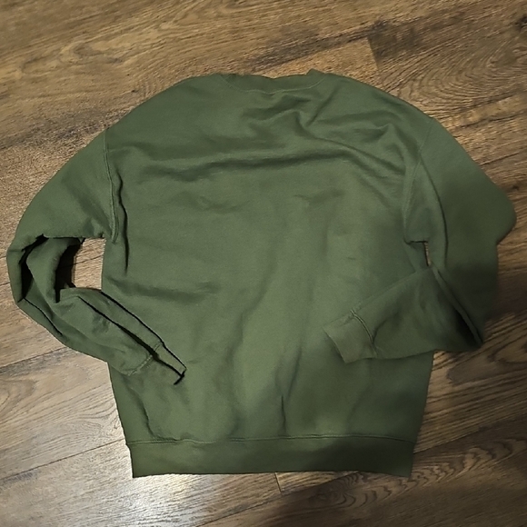 NWOT Gildan Olive Green Merry Sweatshirt Medium Holiday Festive Christmas - Picture 5 of 5